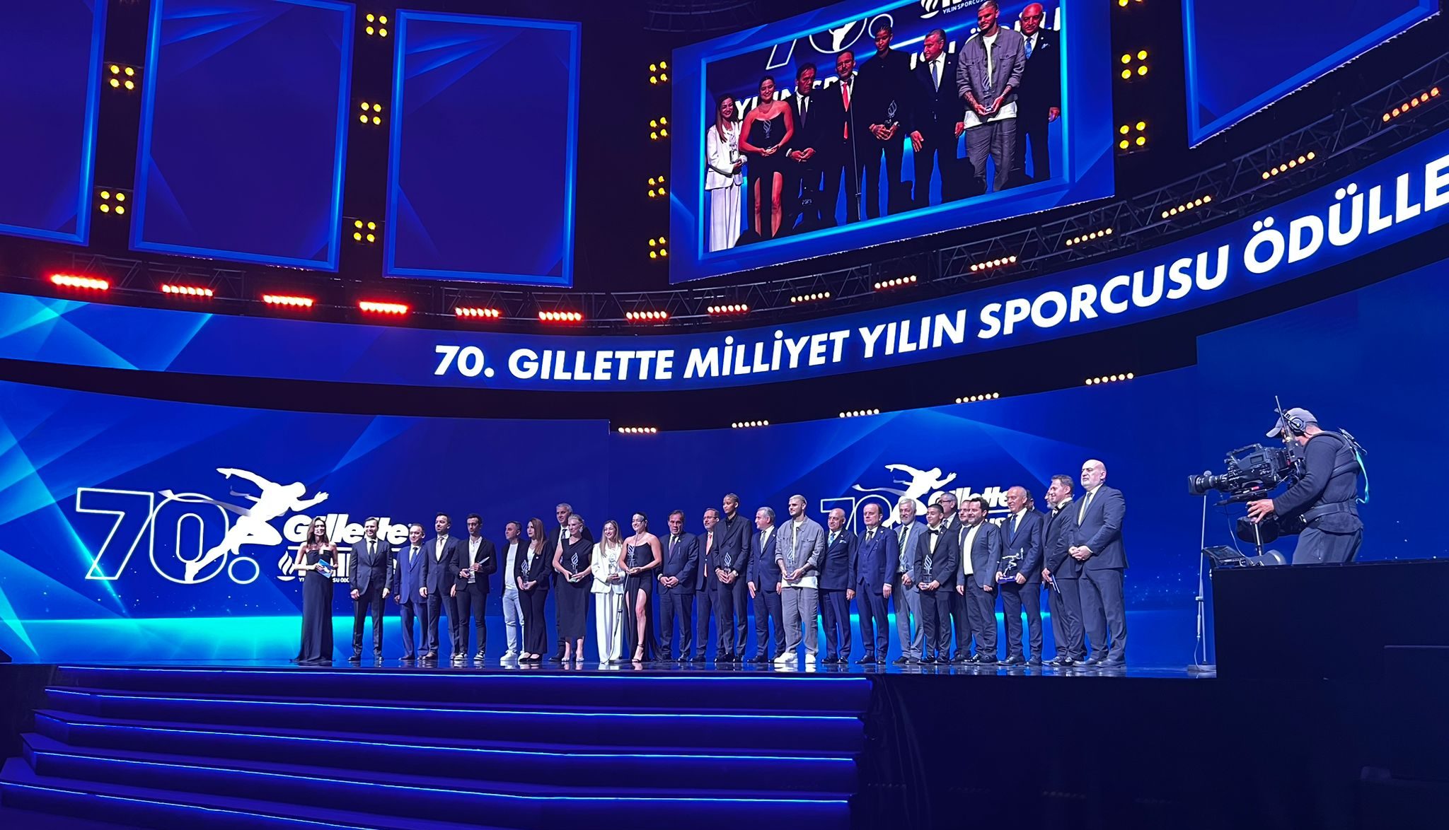 RIFAT HAMZA TAŞ'A YILIN SPORCUSU ÖDÜLÜ