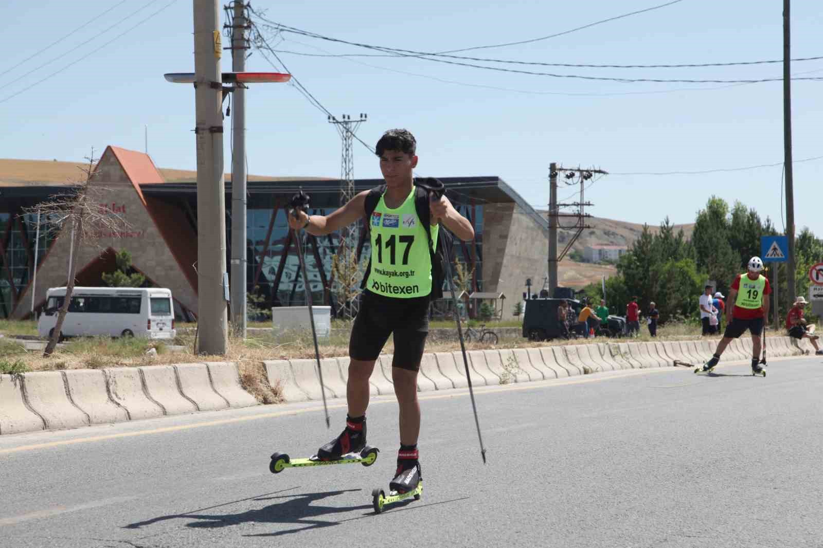 TEKERLEKLİ KAYAK TÜRKİYE ŞAMPİYONASI AHLAT’TA BAŞLADI