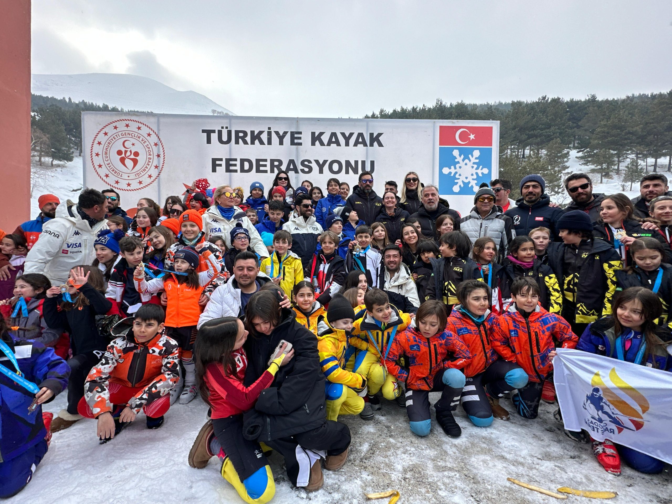 MİNİKLER FESTİVALİ PALANDÖKEN'DE YAPILDI